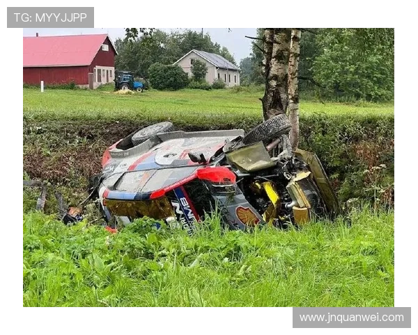 三球夏洛特市中心撞车幸无大碍